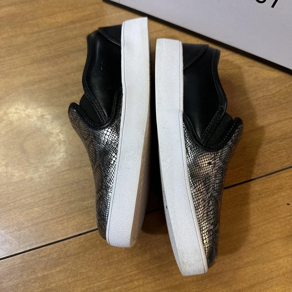Nine West Shoes Womens Size 4 Black Metallic Snake Deirdrah Slip-On Zip Platform